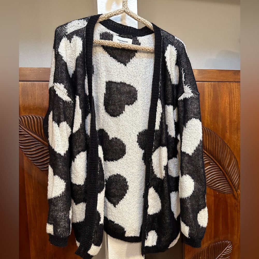 Ivanna Halsinki oversized black and white heart sweater 34
